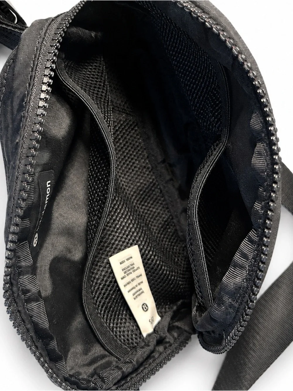 lululemon Everywhere Black Waist/Shoulder Belt Bag 1L